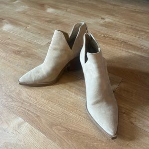 Vinca Camuto Welland bootie